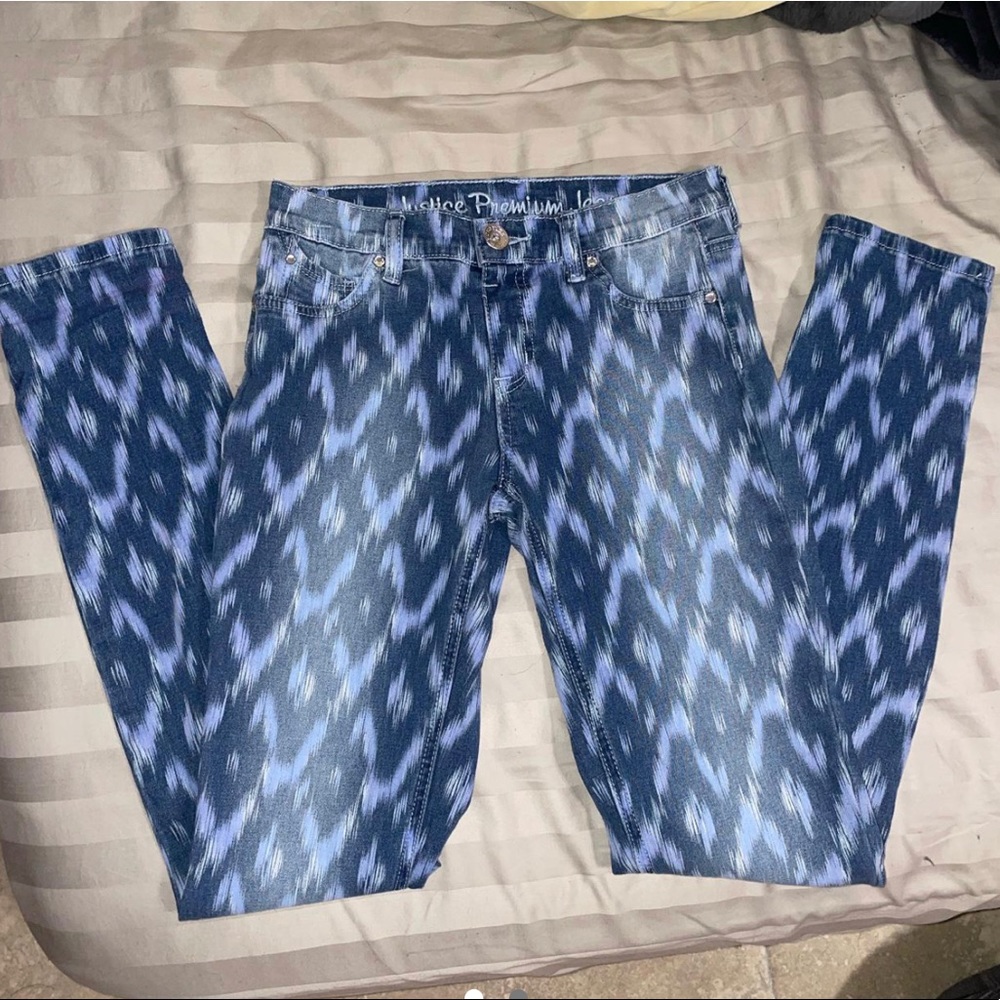 Straight leg, patterned jeans